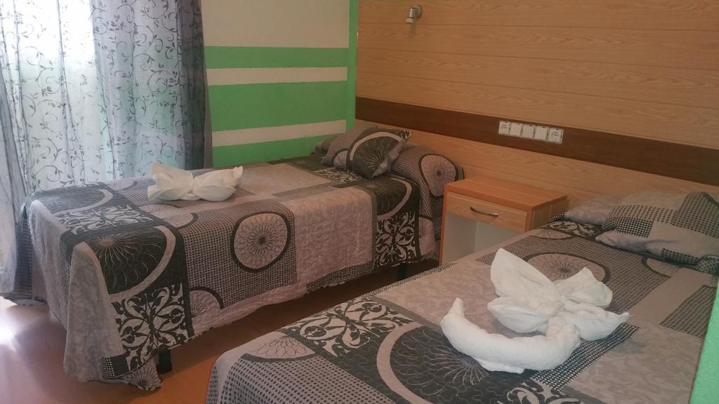 Triple Room,399462510:JPEG